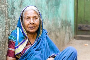 old-woman-in-goa_web